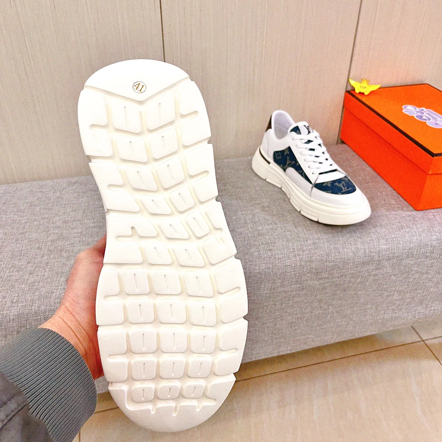 🚘🚘Factory batch 420 men's shoes💰[LV]🔥Louis Vuitton high-end men's shoes brand official website 1:1 latest masterpiece: the upper is made of Italian imported first-layer cowhide with a comfortable and breathable lining➕original non-slip and wear-resistant outsole🔥, making walking more convenient and comfortable! An exclusive new model, a stunning work, a beautiful 1:1 replica [color] compared to the official quality! Create a fashionable personality to set off your uniqueness! A must-have for trendy men! Classic 🔥Size: 38-44 Color: 🔥 2⃣️colors available🔥.